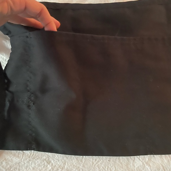 3 pocket, all black server apron. Great condition - Picture 2 of 3
